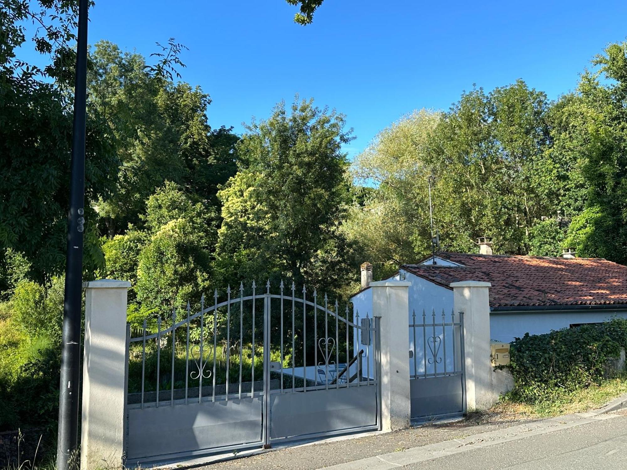 Вілла Nickis House Saint-Sauvant  Екстер'єр фото